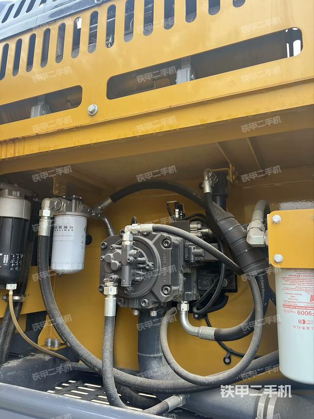 液壓泵艙室正面整體（整機(jī)外觀）