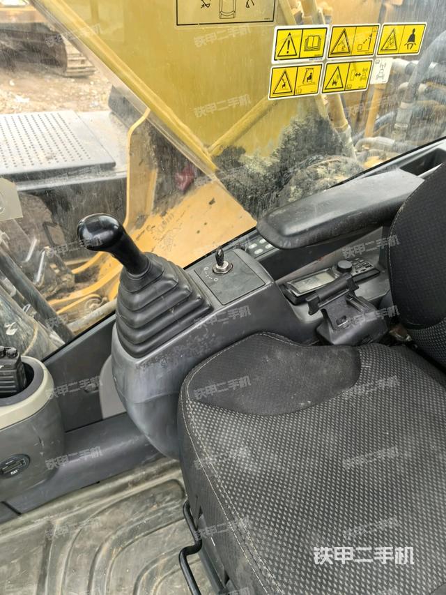 座椅右側(cè)控制臺(tái)/鑰匙門(mén)/油門(mén)/含右手柄（駕駛室部分）