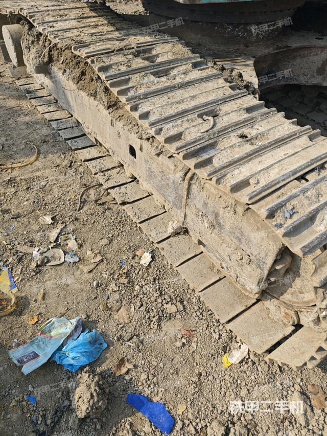 左側(cè)履帶整體?(行走機(jī)構(gòu)) 左側(cè)履帶整體?(行走機(jī)構(gòu))