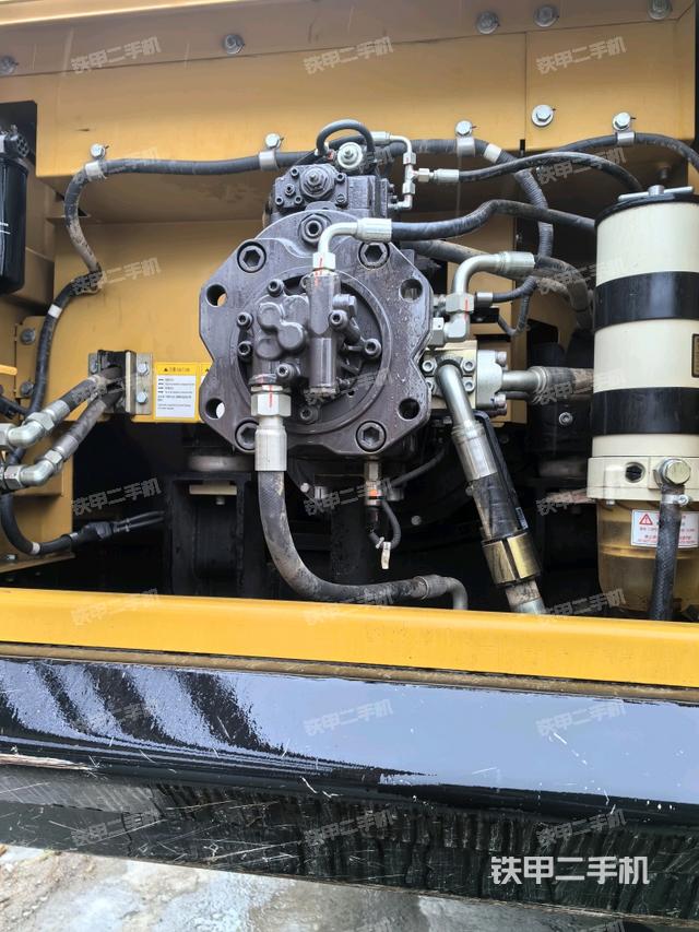 液壓泵艙室正面整體(整機(jī)外觀) 液壓泵艙室正面整體(整機(jī)外觀)