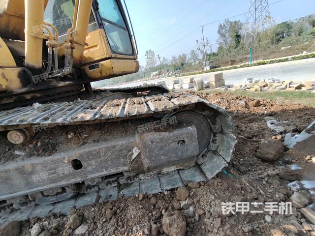 右驅(qū)動輪（行走機構(gòu)）