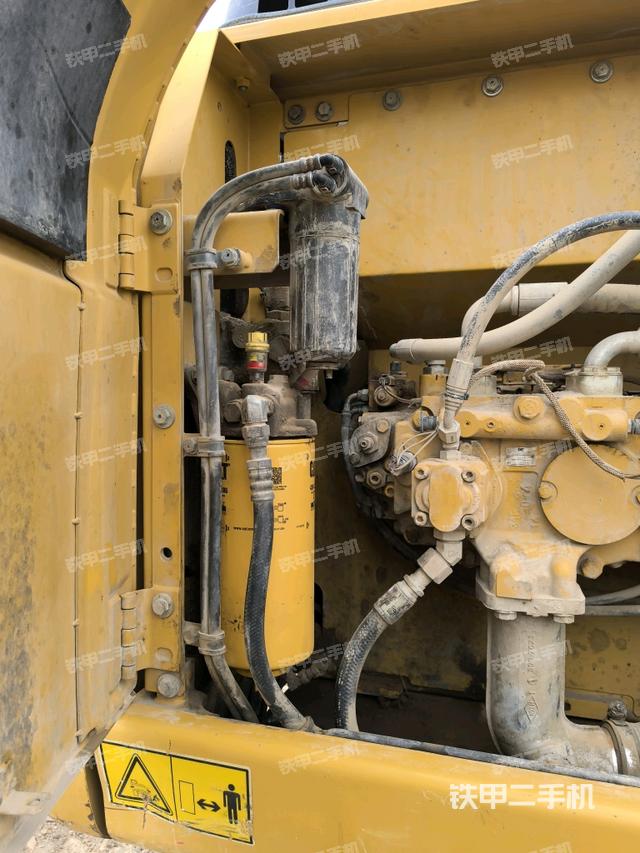 液壓泵斜45?左（大件艙室）