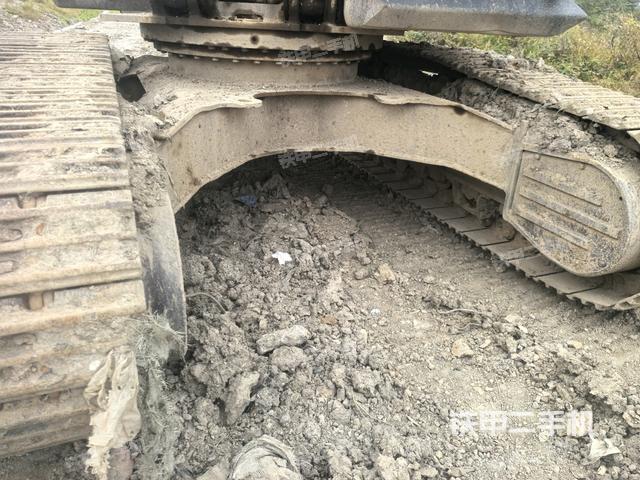 轉盤和下車架正前(工作和回轉裝置) 轉盤和下車架正前(工作和回轉裝置)