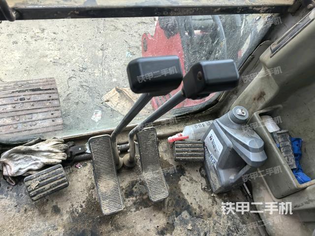 座椅左側(cè)控制臺/音響/含左手柄（駕駛室部分）