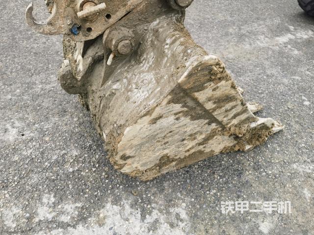鏟斗45度(工作和回轉(zhuǎn)裝置) 鏟斗45度(工作和回轉(zhuǎn)裝置)