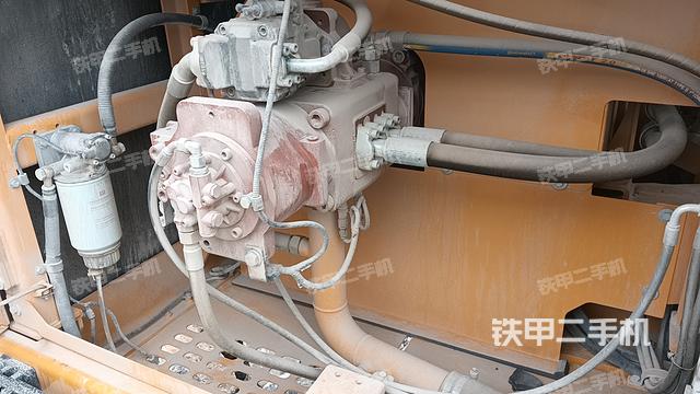 回轉(zhuǎn)馬達(dá)和主控閥（整機(jī)外觀）