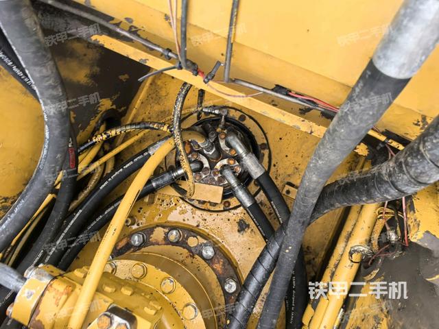 中央回轉(zhuǎn)接頭特寫（上車部件）