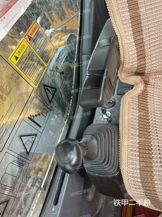 座椅右側(cè)控制臺/鑰匙門/油門/含右手柄（駕駛室部分）