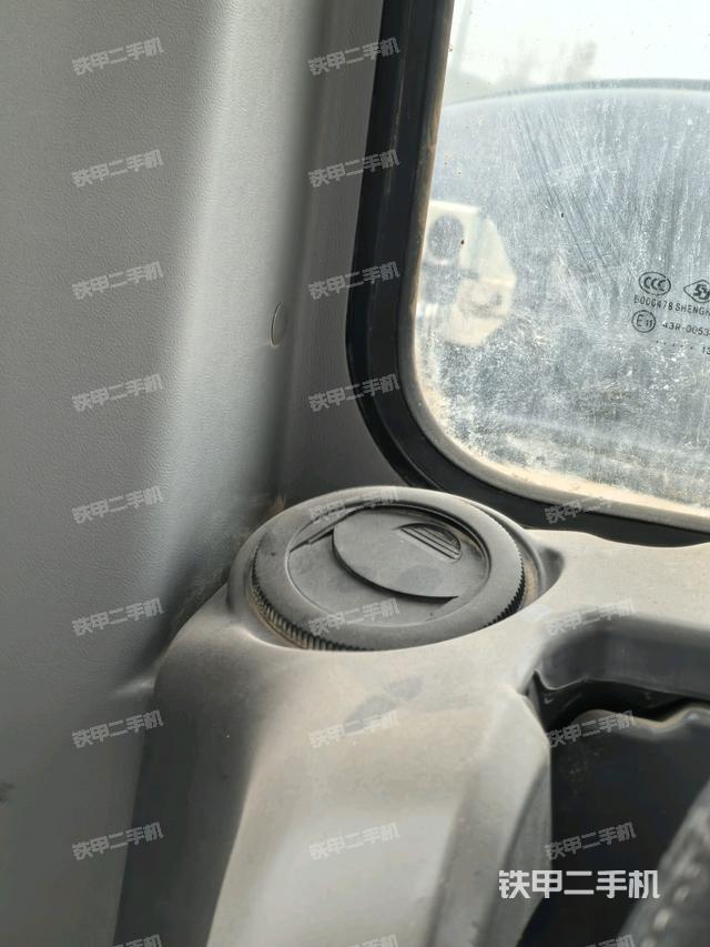 后窗玻璃角標(駕駛室部分) 后窗玻璃角標(駕駛室部分)