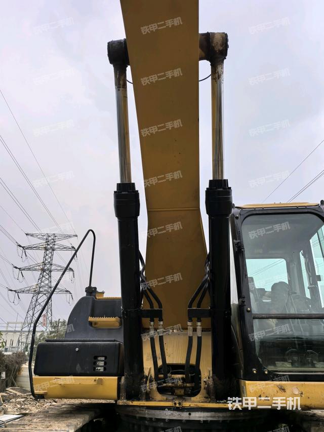 大臂油缸整體?豎拍（工作和回轉(zhuǎn)裝置）