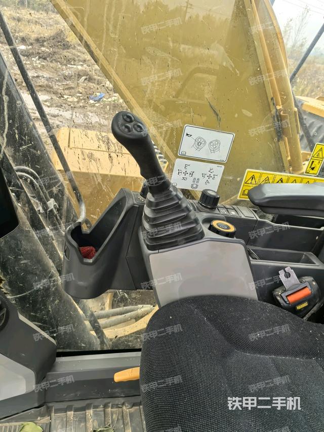 座椅右側(cè)控制臺/鑰匙門/油門/含右手柄（駕駛室部分）