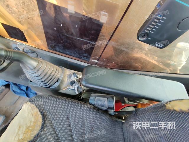 座椅左側(cè)控制臺/音響/含左手柄（駕駛室部分）