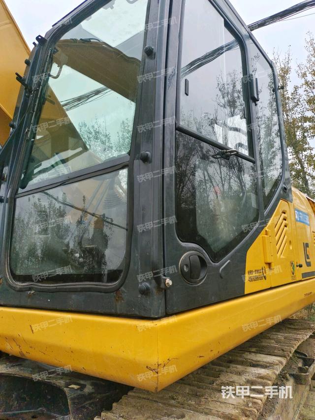 駕駛室左前45度（駕駛室部分）