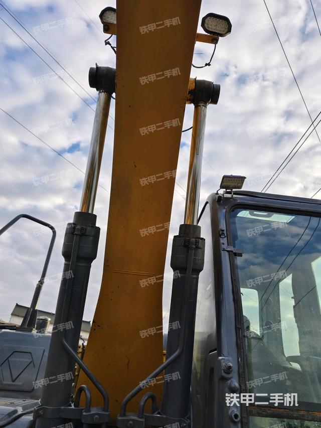 大臂油缸整體?豎拍（工作和回轉(zhuǎn)裝置）