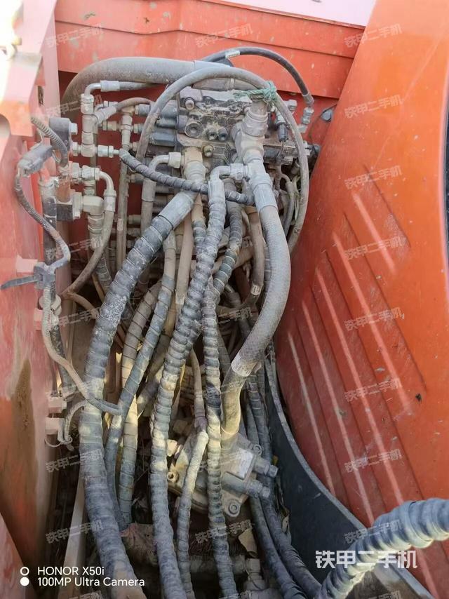 回轉(zhuǎn)馬達和主控閥（整機外觀）