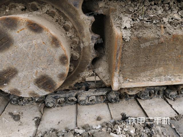 右驅(qū)動輪（行走機構(gòu)）