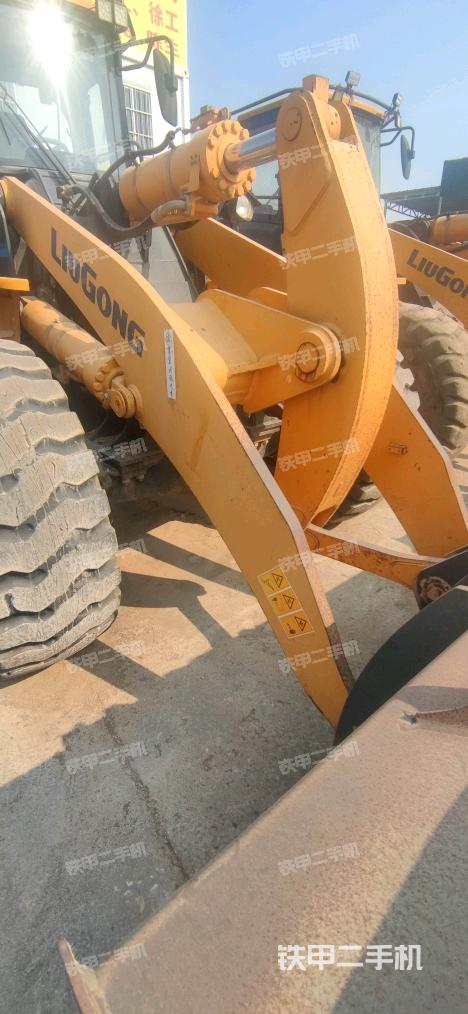 鏟斗油缸側(cè)面（工作裝置）