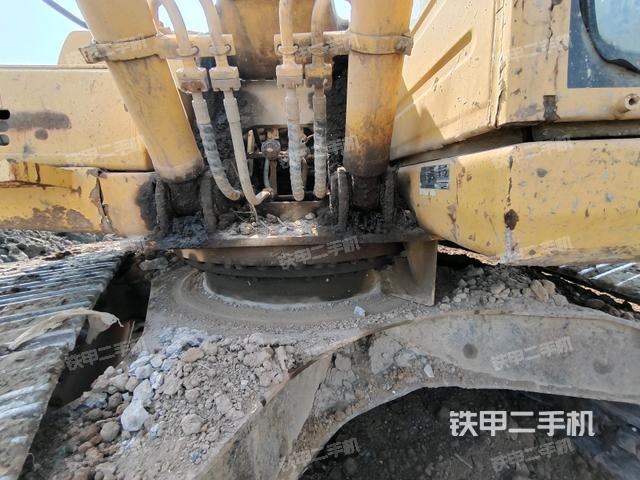 轉(zhuǎn)盤和下車架正前（工作和回轉(zhuǎn)裝置）