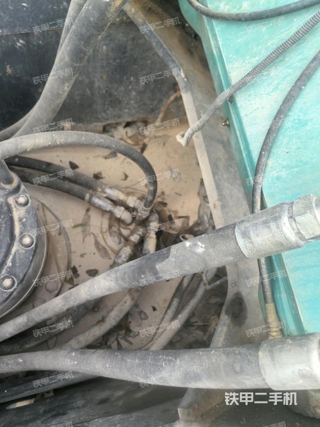 中央回轉接頭特寫(上車部件) 中央回轉接頭特寫(上車部件)