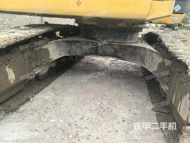 轉(zhuǎn)盤和下車架正前（工作和回轉(zhuǎn)裝置）