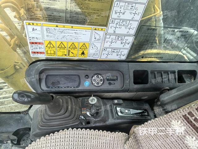 座椅右側(cè)控制臺(tái)/鑰匙門/油門/含右手柄（駕駛室部分）