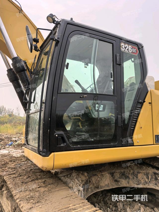 駕駛室左前45度（駕駛室部分）