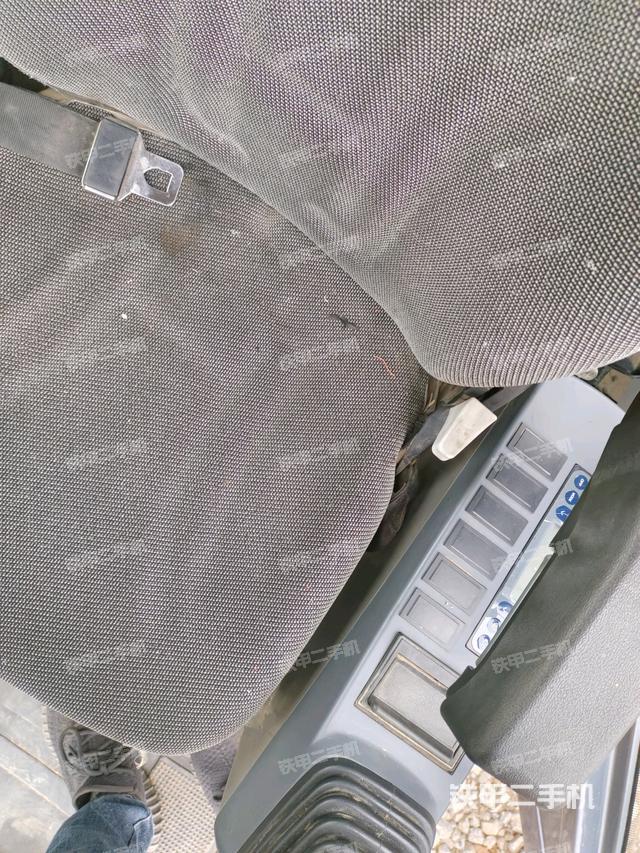 座椅左側(cè)控制臺/音響/含左手柄（駕駛室部分）