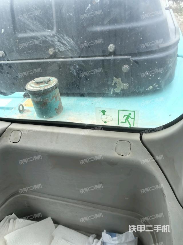 后窗玻璃角標(駕駛室部分) 后窗玻璃角標(駕駛室部分)