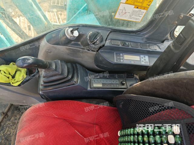 座椅右側(cè)控制臺(tái)/鑰匙門/油門/含右手柄(駕駛室部分) 座椅右側(cè)控制臺(tái)/鑰匙門/油門/含右手柄(駕駛室部分)