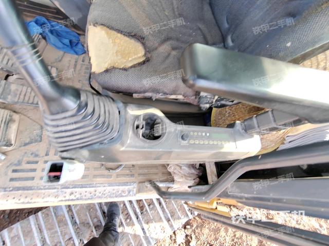 座椅右側(cè)控制臺/鑰匙門/油門/含右手柄（駕駛室部分）