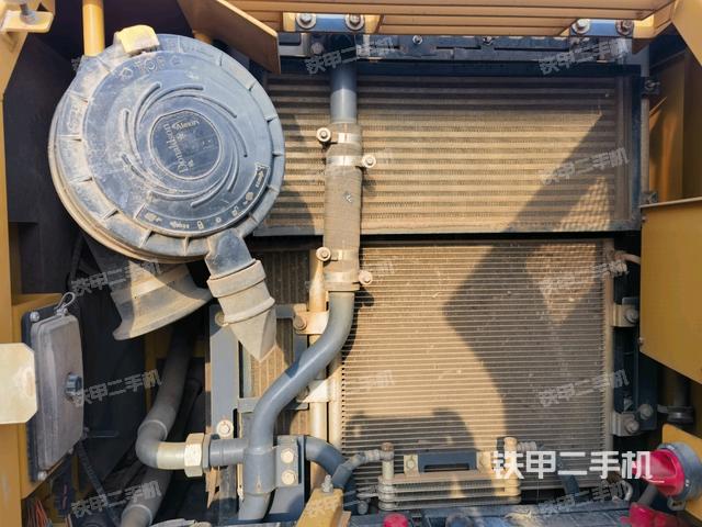 散熱器正面(大件艙室) 散熱器正面(大件艙室)