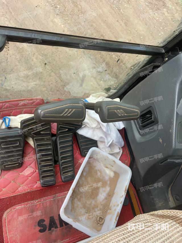 座椅左側(cè)控制臺/音響/含左手柄（駕駛室部分）