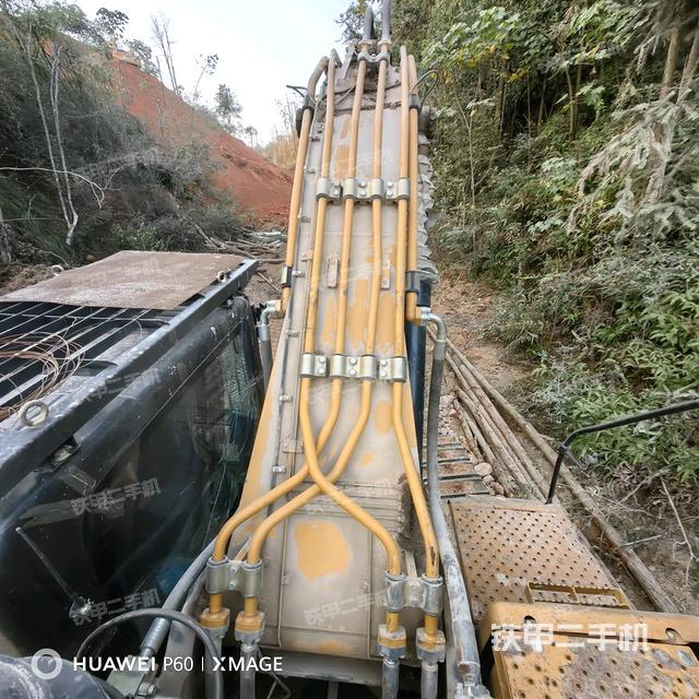 大臂背部俯視（工作和回轉(zhuǎn)裝置）