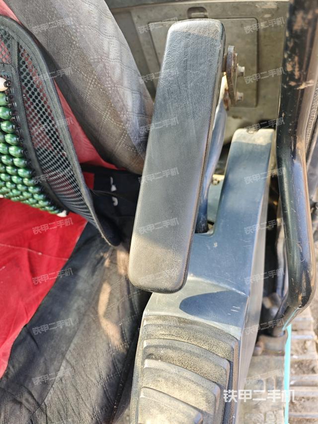 座椅左側(cè)控制臺(tái)/音響/含左手柄(駕駛室部分) 座椅左側(cè)控制臺(tái)/音響/含左手柄(駕駛室部分)