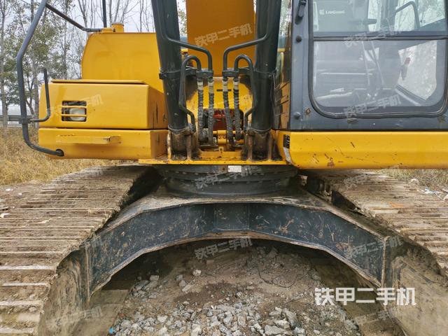 轉(zhuǎn)盤和下車架正前（工作和回轉(zhuǎn)裝置）