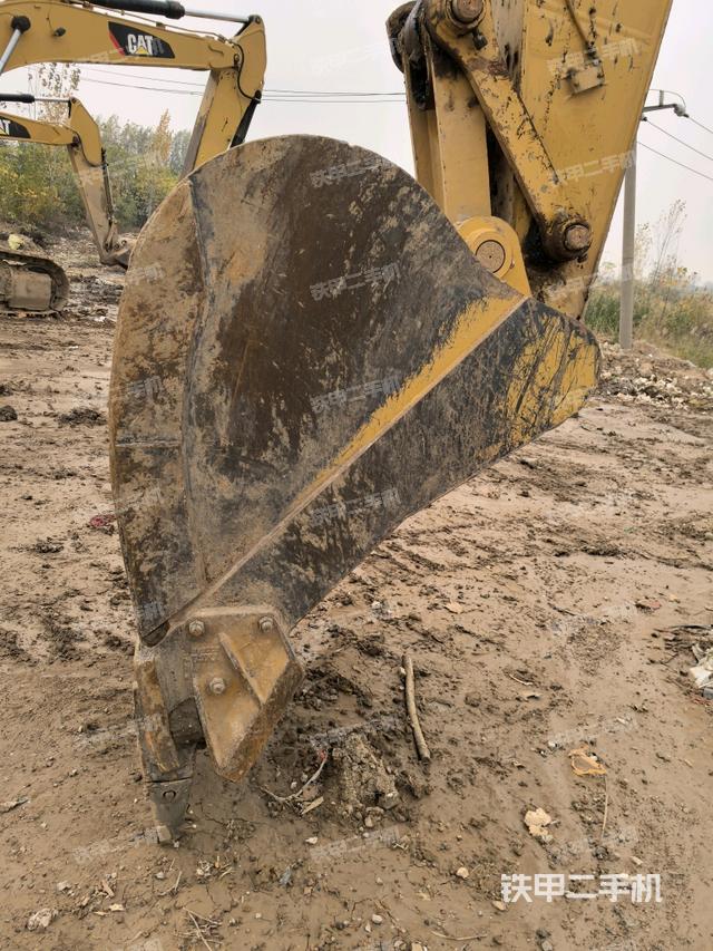 鏟斗右后整體（工作和回轉(zhuǎn)裝置）