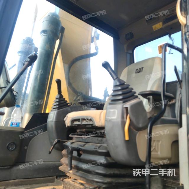 駕駛室整體（整機外觀）