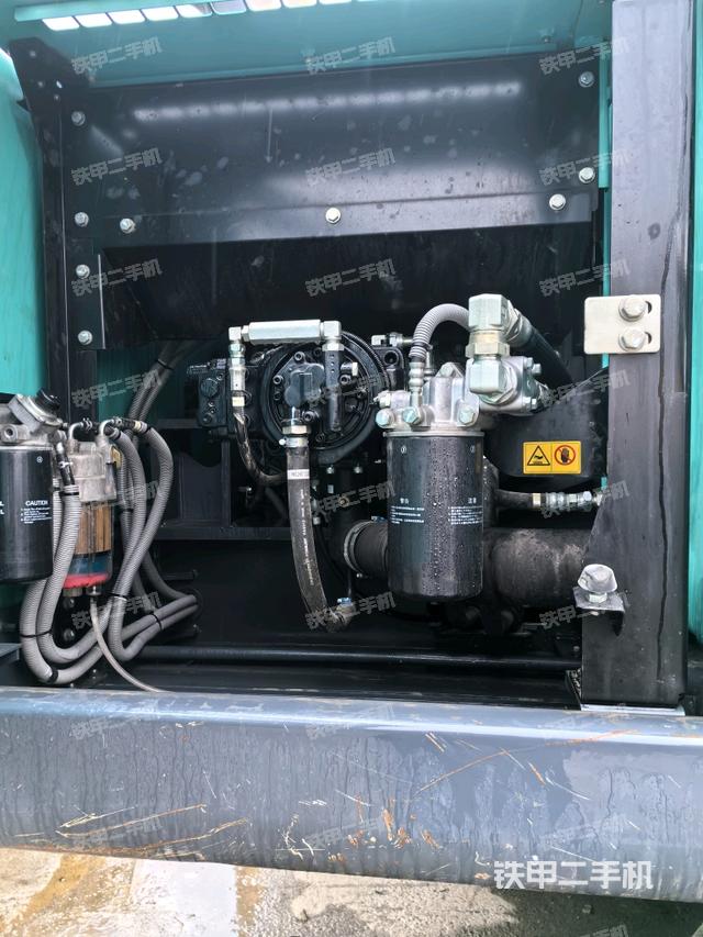 液壓泵艙室正面整體（整機(jī)外觀）