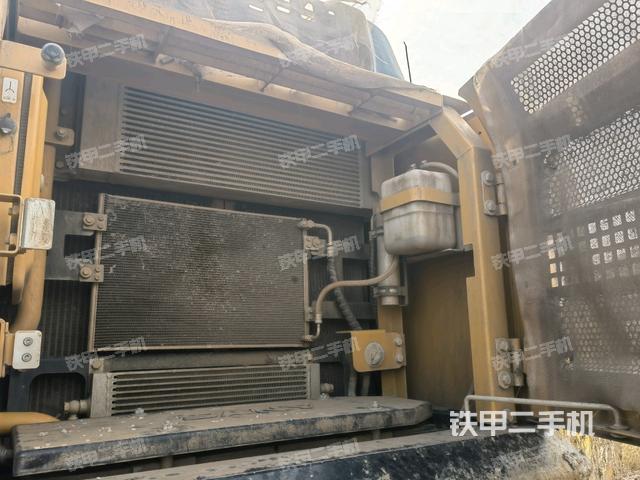 散熱器正面(大件艙室) 散熱器正面(大件艙室)