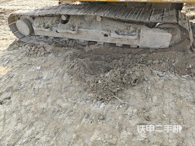 單側(cè)履帶整體(整機外觀) 單側(cè)履帶整體(整機外觀)