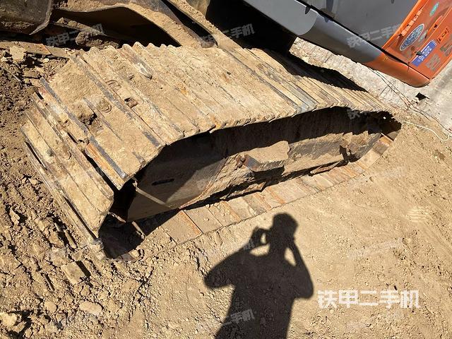 單側(cè)履帶整體(整機外觀) 單側(cè)履帶整體(整機外觀)