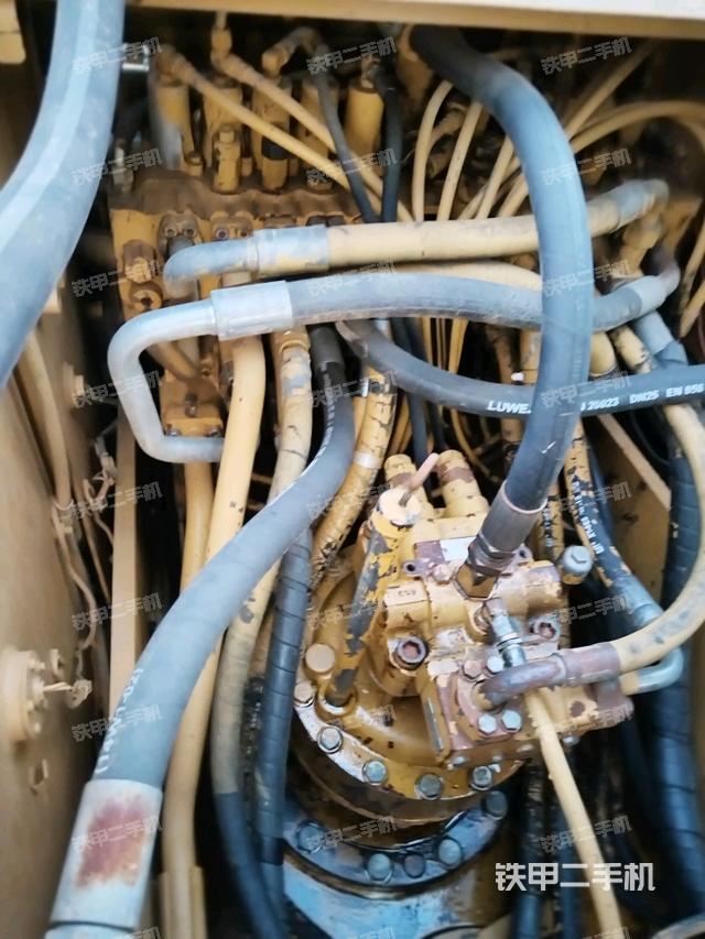 回轉馬達和主控閥（整機外觀）