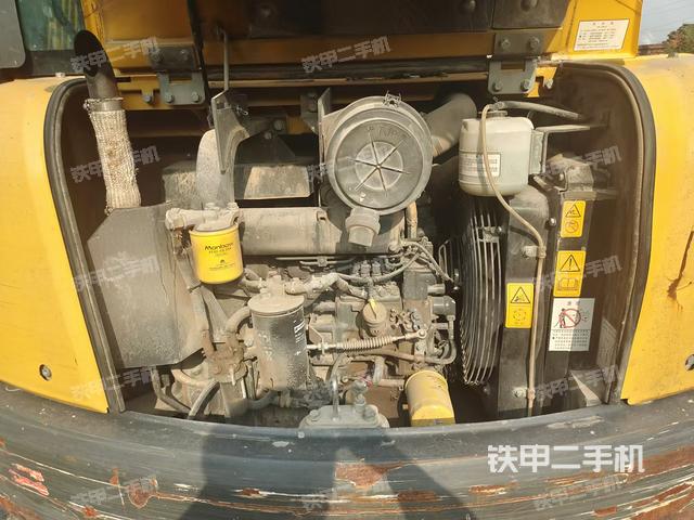 回轉(zhuǎn)馬達(dá)和主控閥（整機(jī)外觀）