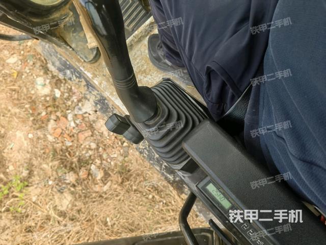 座椅左側控制臺/音響/含左手柄(駕駛室部分) 座椅左側控制臺/音響/含左手柄(駕駛室部分)