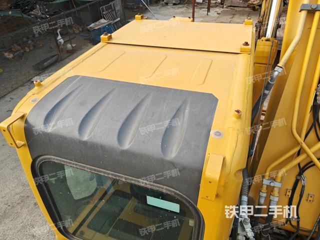 駕駛室頂部(整機(jī)外觀) 駕駛室頂部(整機(jī)外觀)