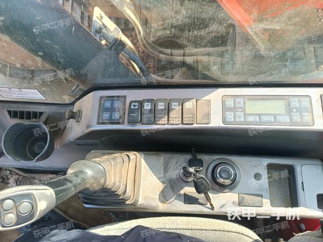 座椅右側(cè)控制臺(tái)/鑰匙門(mén)/油門(mén)/含右手柄（駕駛室部分）