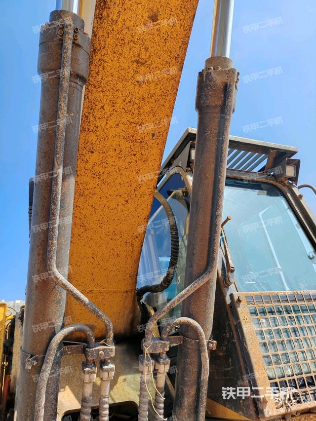 大臂油缸整體?豎拍（工作和回轉(zhuǎn)裝置）