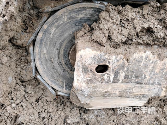 左側(cè)行走馬達(dá)蓋板（行走機(jī)構(gòu)）