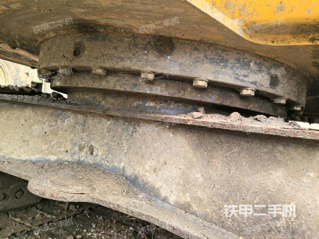 轉(zhuǎn)盤和下車架正前（工作和回轉(zhuǎn)裝置）