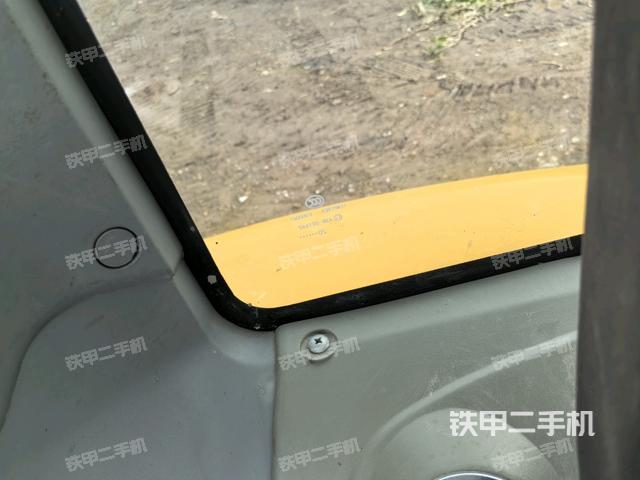 后窗玻璃角標（駕駛室部分）